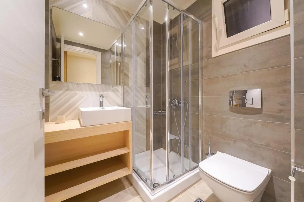 Tiara Holidays - Iliorama Seaside Luxury Suites & Apartments - Double Room with Sea View - bathroom